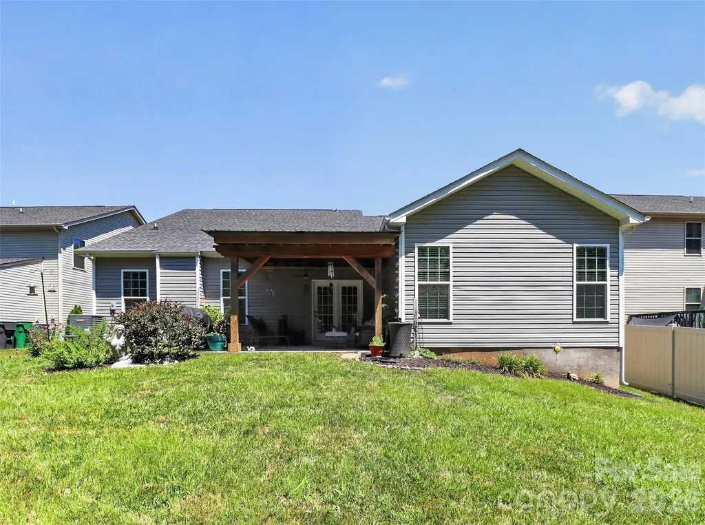 12823 Plumleaf Drive Charlotte NC 28213