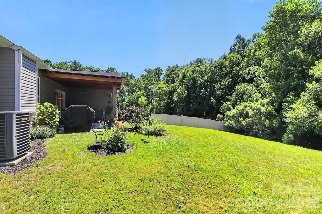 12823 Plumleaf Drive Charlotte NC 28213