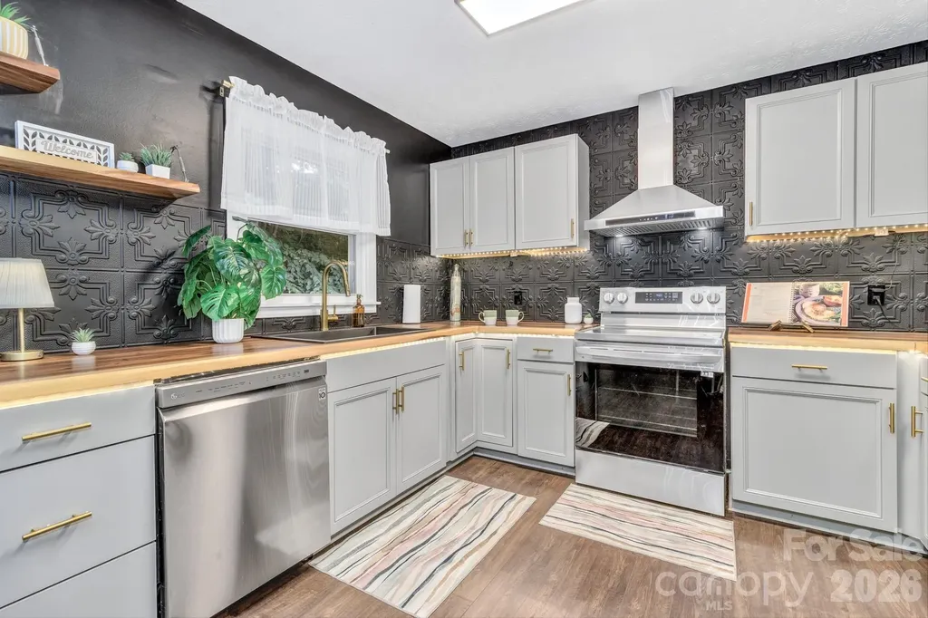 144 Pinehaven Drive Clyde NC 28721