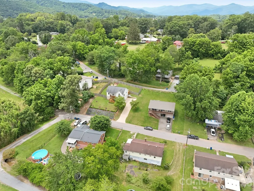 320 Meadowbrook Drive Canton NC 28716