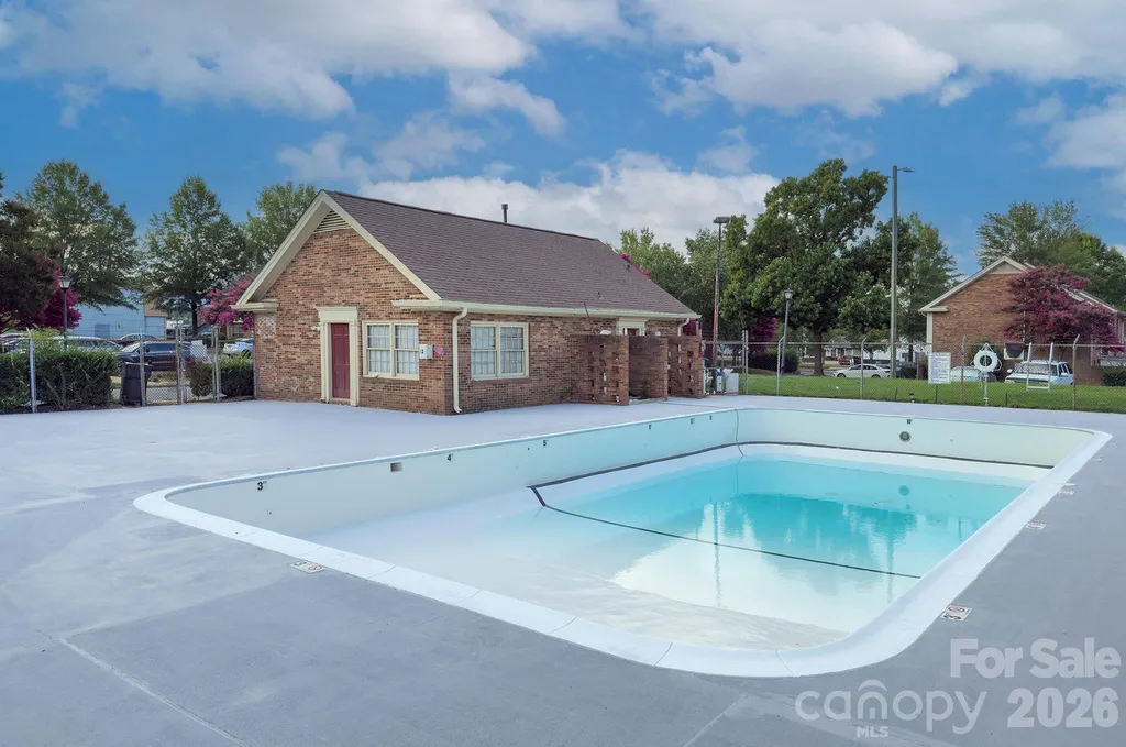 6242 Old Pineville Road Charlotte NC 28217