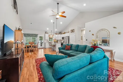 2182 Evergreen Drive Newton NC 28658