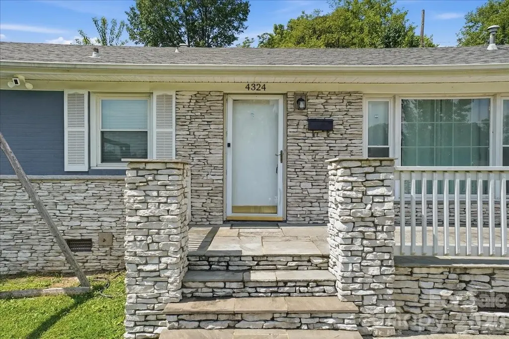 4324 Hidden Valley Road Charlotte NC 28213
