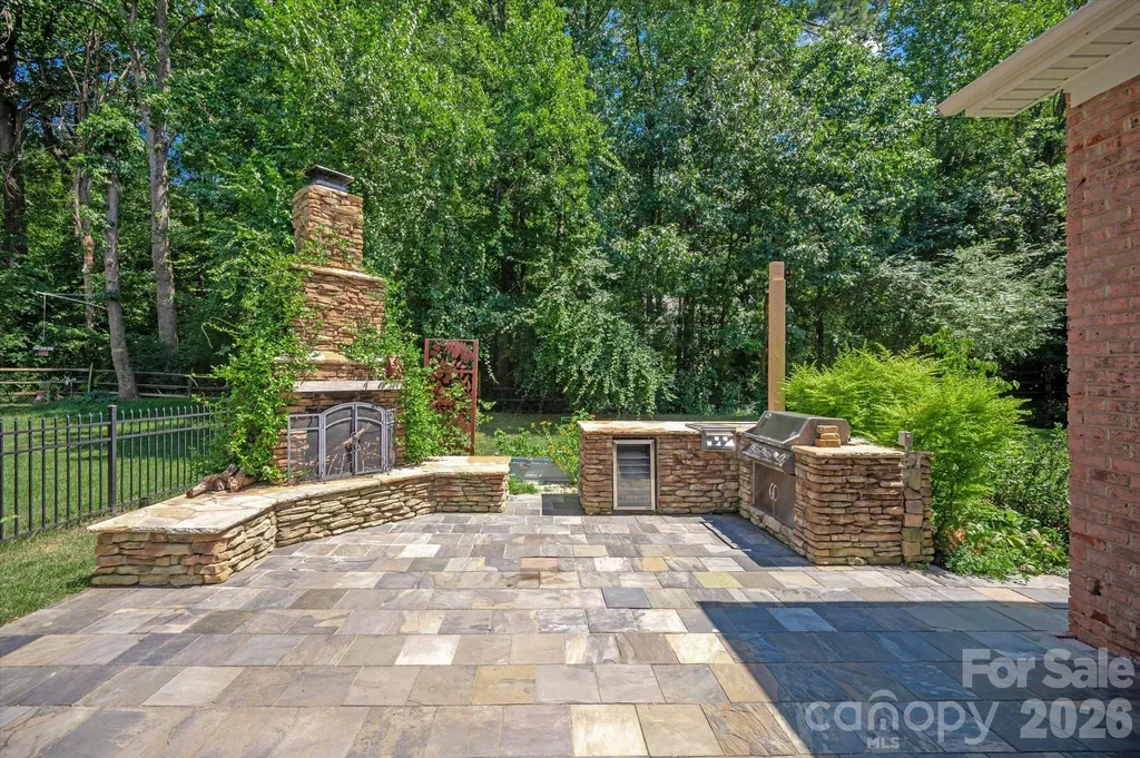 7102 Edenderry Drive Charlotte NC 28270