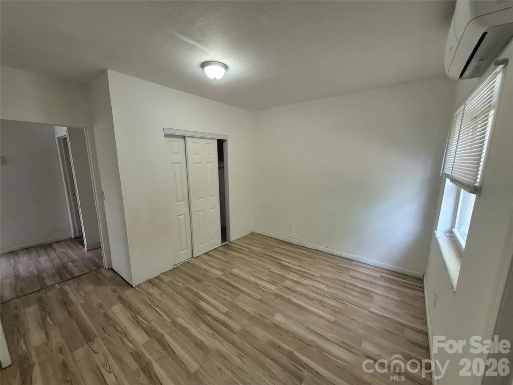 1745 Meadowbrook Terrace Hendersonville NC 28792