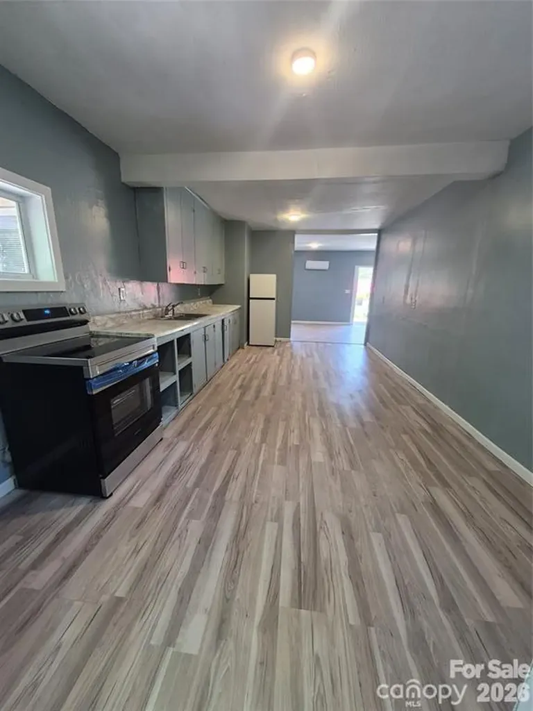 1745 Meadowbrook Terrace Hendersonville NC 28792