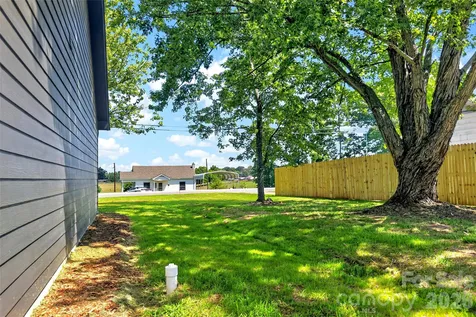 1652 Doggett Road Forest City NC 28043