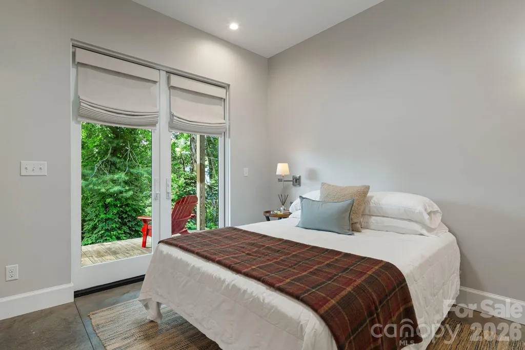 195 Jordan Street Hendersonville NC 28739