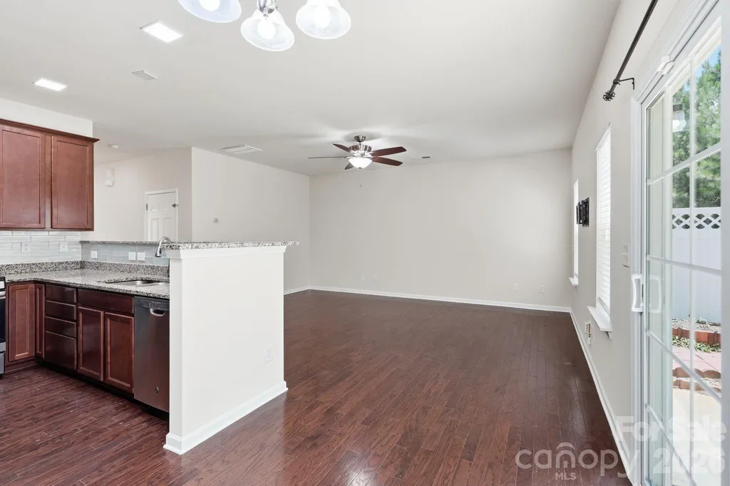 7323 Jane Parks Way Charlotte NC 28217