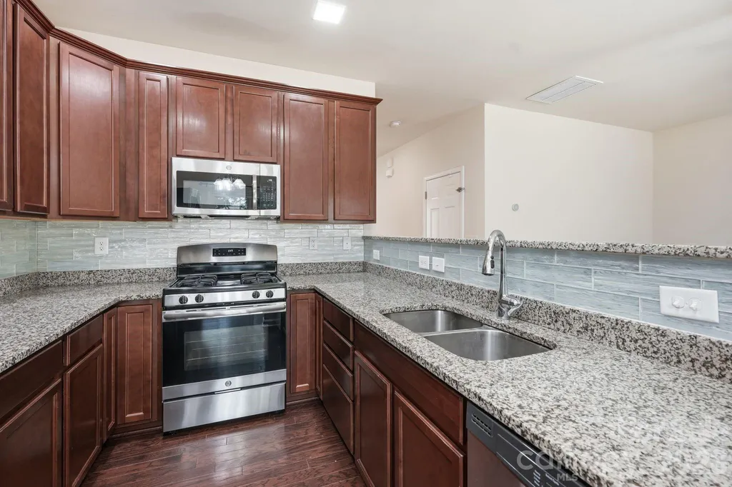 7323 Jane Parks Way Charlotte NC 28217