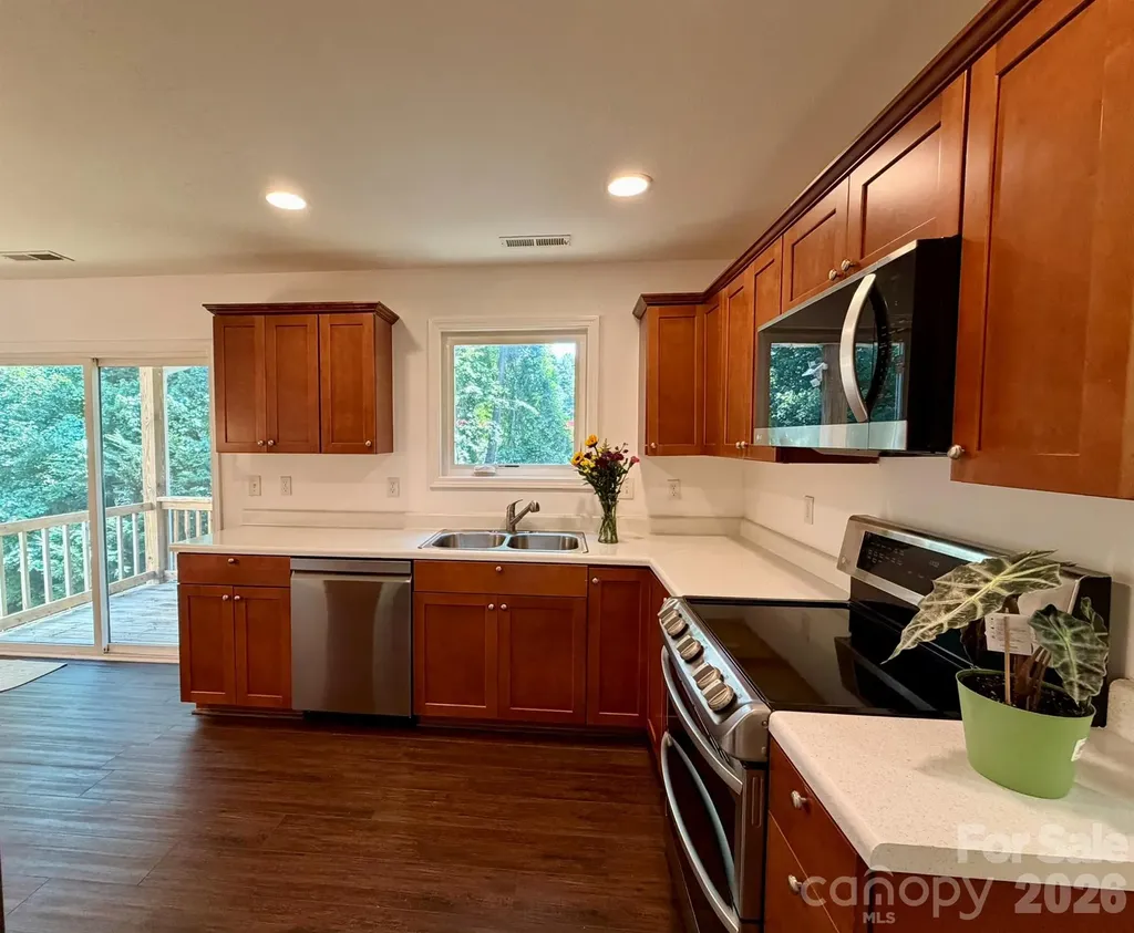 31 English Ivy Road Asheville NC 28806