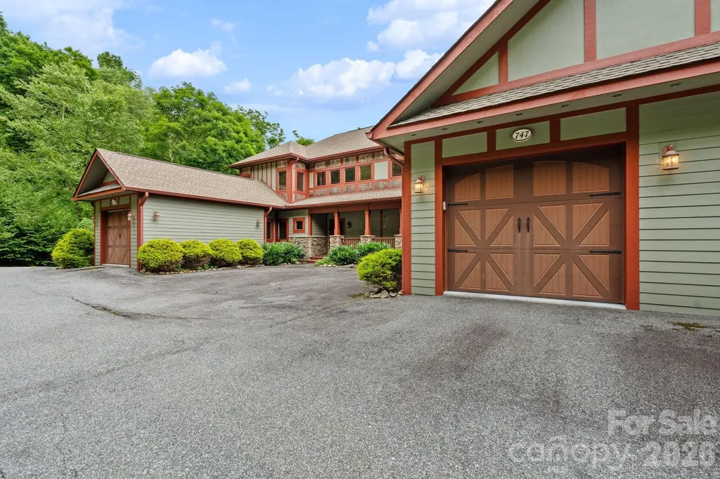 747 Whitetail Trail Banner Elk NC 28604