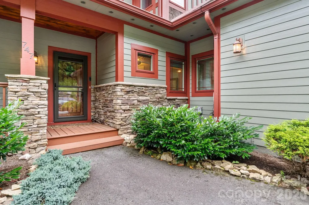 747 Whitetail Trail Banner Elk NC 28604