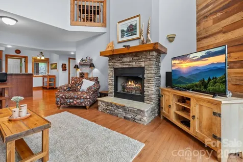 747 Whitetail Trail Banner Elk NC 28604