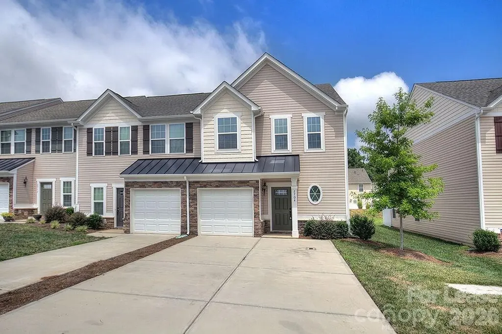 2704 Silverthorn Drive Charlotte NC 28273