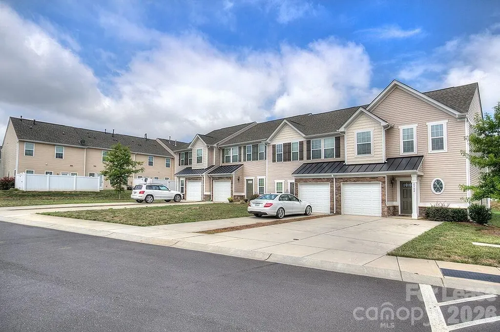 2704 Silverthorn Drive Charlotte NC 28273