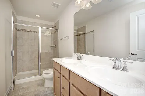 2704 Silverthorn Drive Charlotte NC 28273