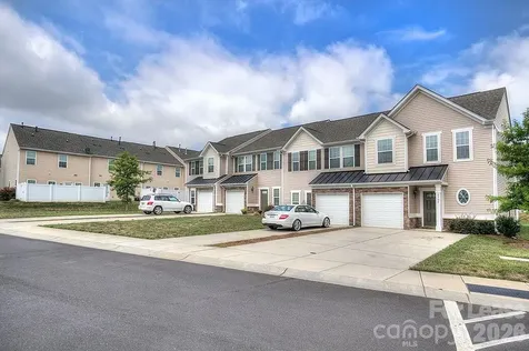 2704 Silverthorn Drive Charlotte NC 28273