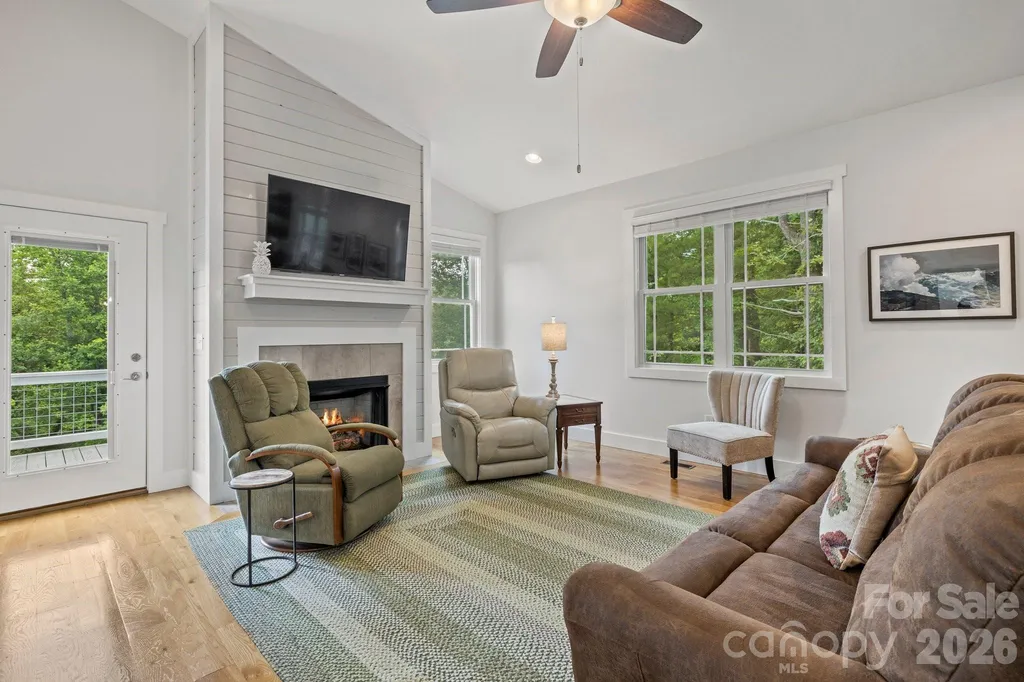 82 Summit Circle Hendersonville NC 28739