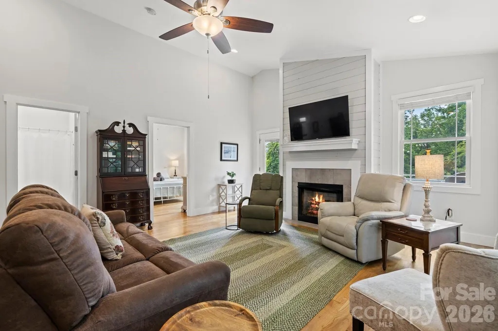 82 Summit Circle Hendersonville NC 28739