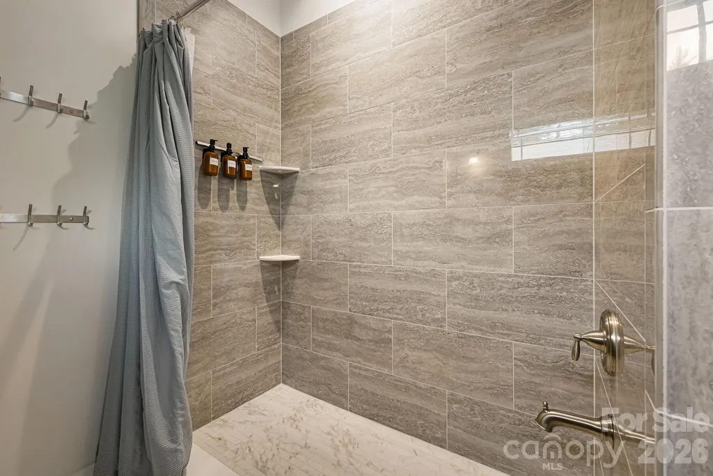 82 Summit Circle Hendersonville NC 28739