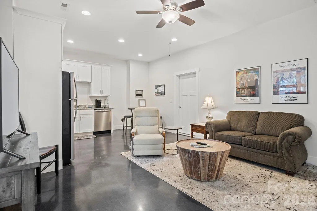 82 Summit Circle Hendersonville NC 28739