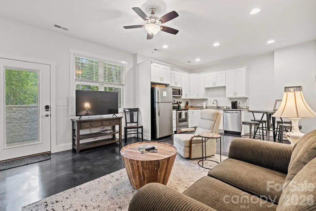 82 Summit Circle Hendersonville NC 28739