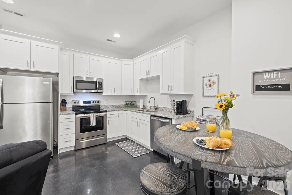 82 Summit Circle Hendersonville NC 28739