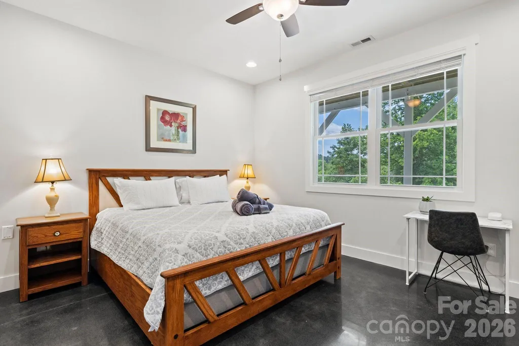82 Summit Circle Hendersonville NC 28739