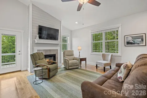 82 Summit Circle Hendersonville NC 28739