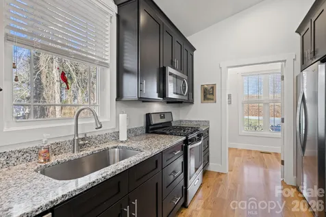 82 Summit Circle Hendersonville NC 28739