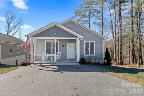 82 Summit Circle Hendersonville NC 28739