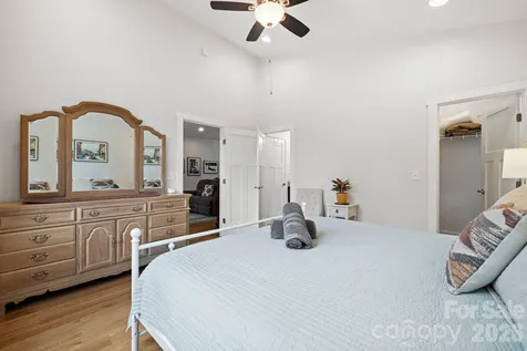82 Summit Circle Hendersonville NC 28739