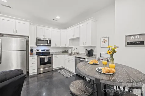 82 Summit Circle Hendersonville NC 28739