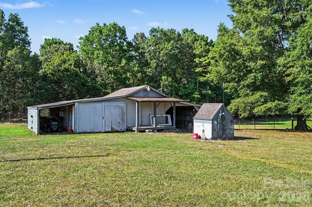 812 N Forest Hills School Road Marshville NC 28103
