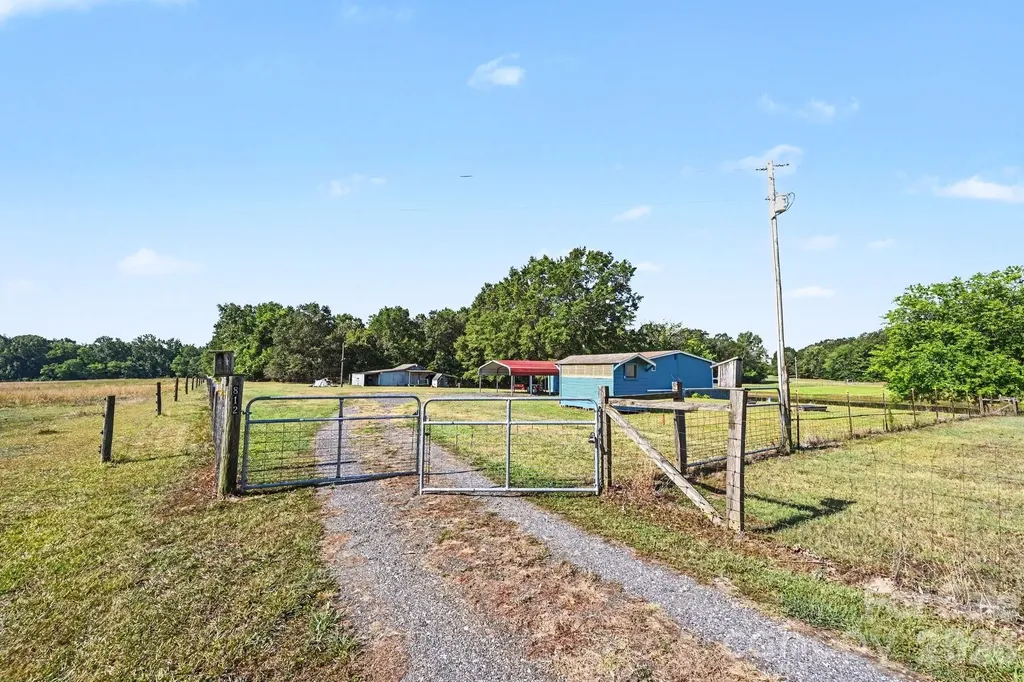 812 N Forest Hills School Road Marshville NC 28103