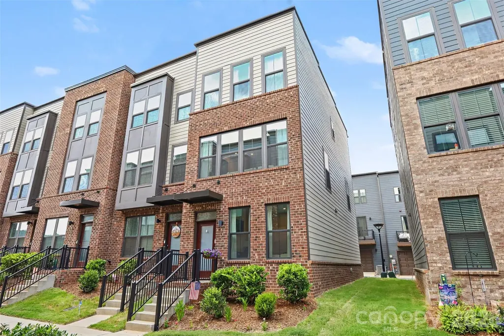 1018 Simcoe Lane Charlotte NC 28217