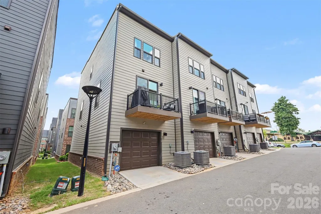 1018 Simcoe Lane Charlotte NC 28217