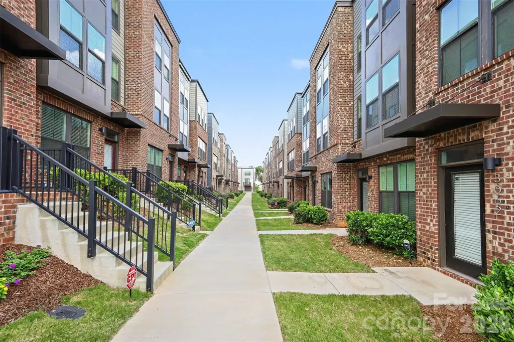 1018 Simcoe Lane Charlotte NC 28217