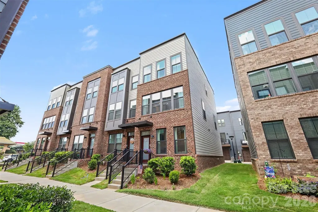 1018 Simcoe Lane Charlotte NC 28217