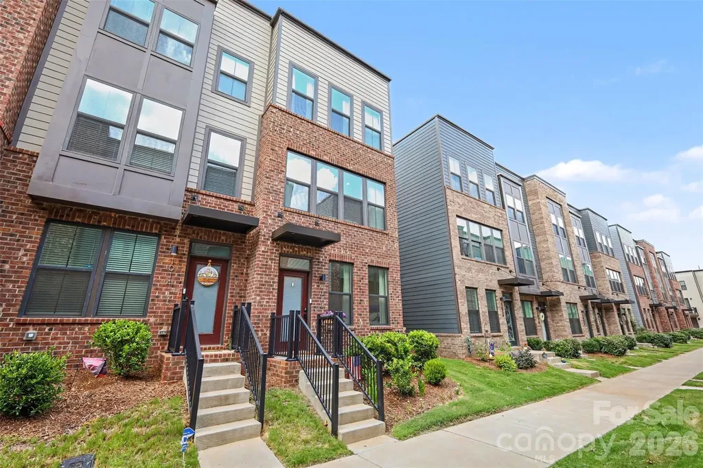 1018 Simcoe Lane Charlotte NC 28217