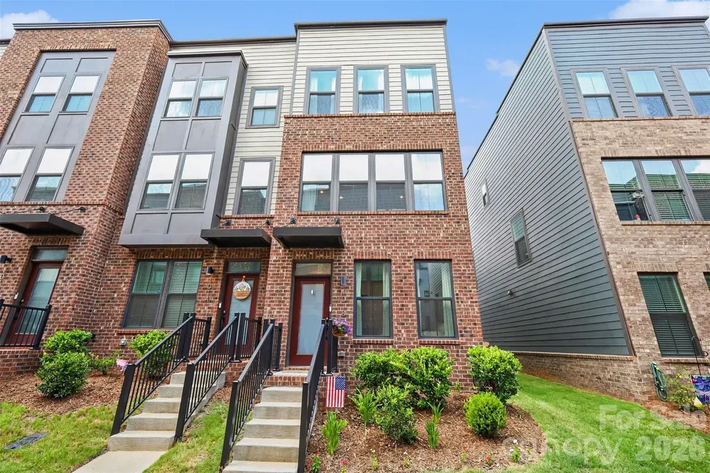 1018 Simcoe Lane Charlotte NC 28217