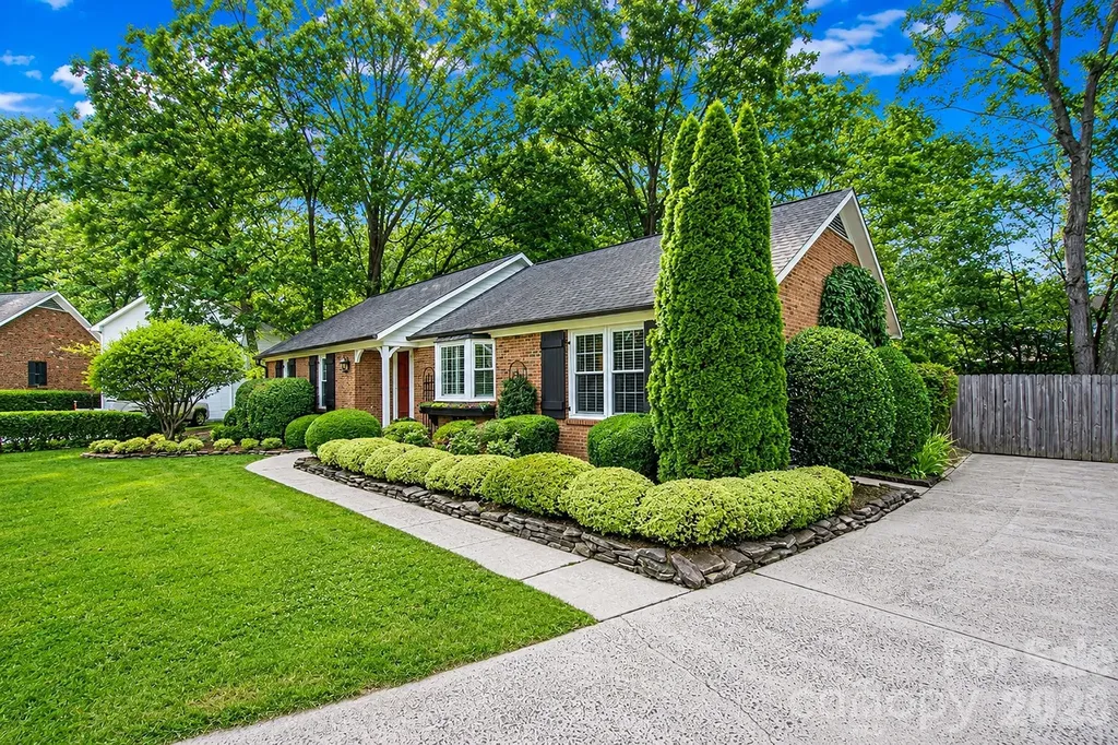 5305 Newgate Court Charlotte NC 28226