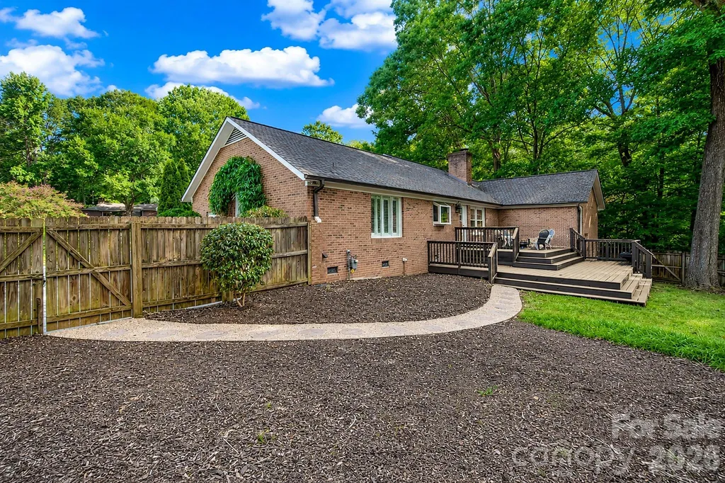 5305 Newgate Court Charlotte NC 28226