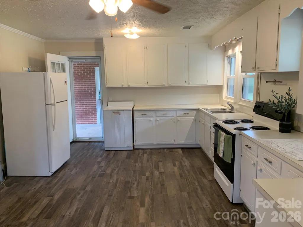 6285 & 6231 Nc 16 Highway N Taylorsville NC 28681
