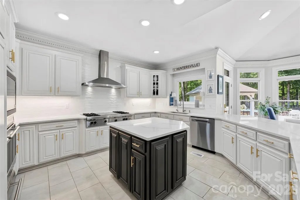 10107 Annie Oakley Lane Charlotte NC 28227