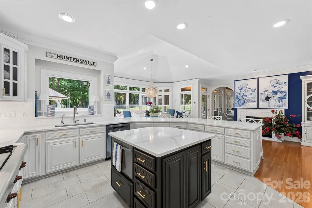 10107 Annie Oakley Lane Charlotte NC 28227