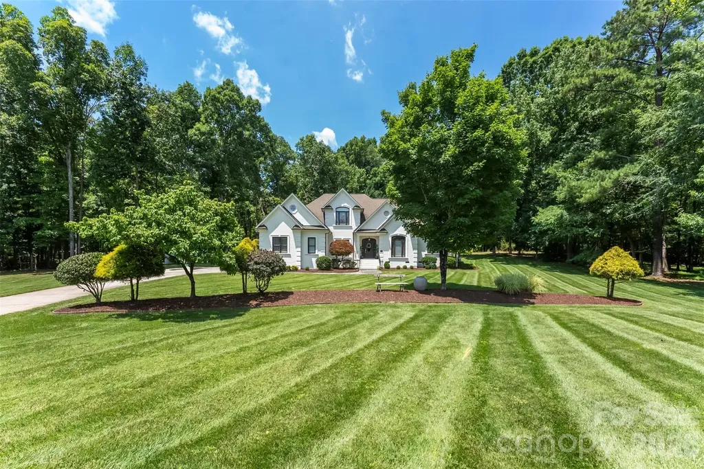 10107 Annie Oakley Lane Charlotte NC 28227