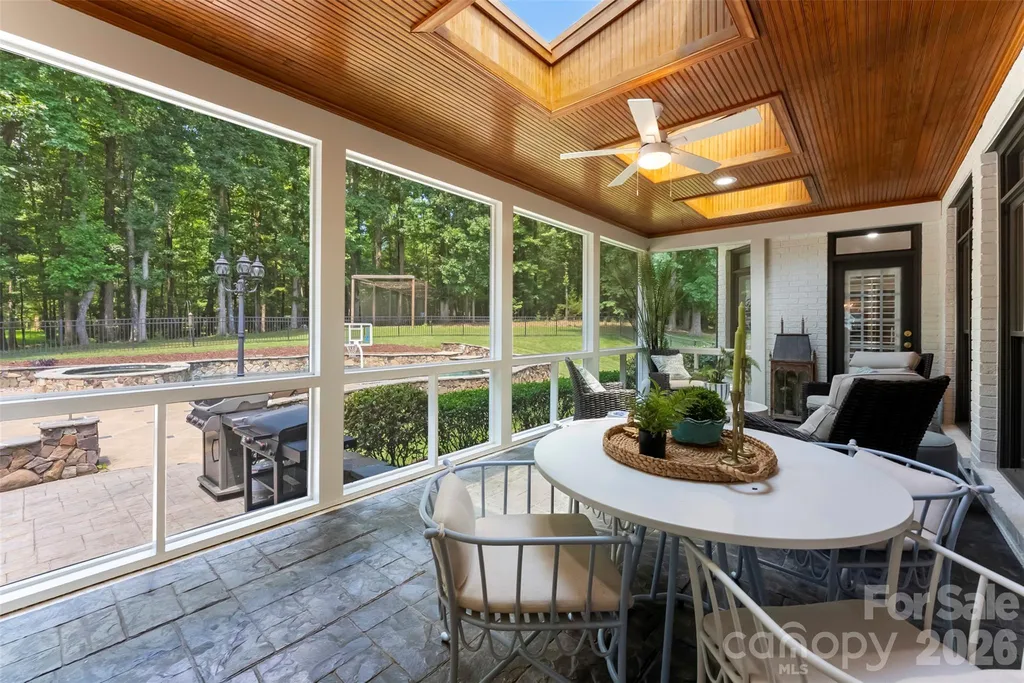 10107 Annie Oakley Lane Charlotte NC 28227