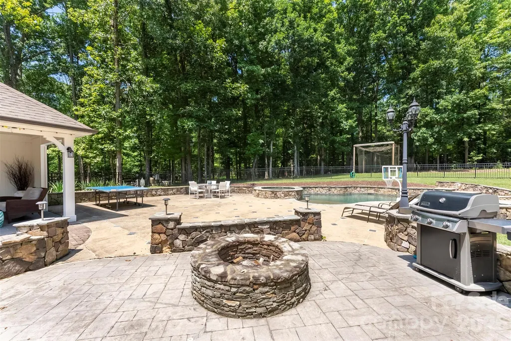 10107 Annie Oakley Lane Charlotte NC 28227